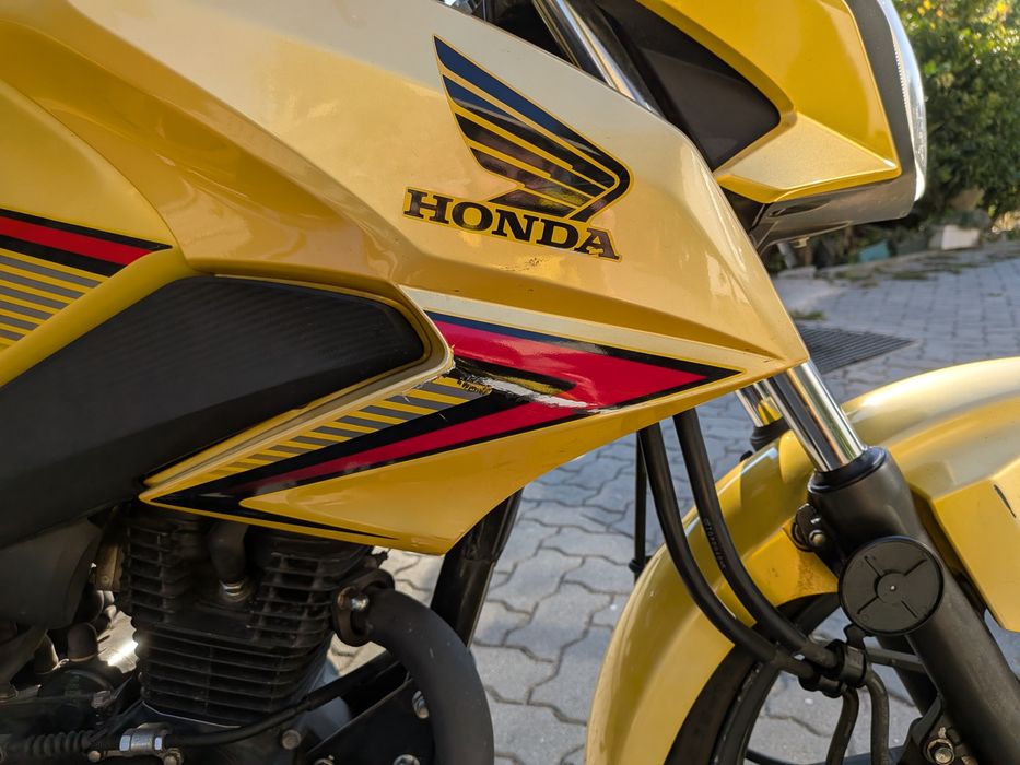 CB125 F - Amarela