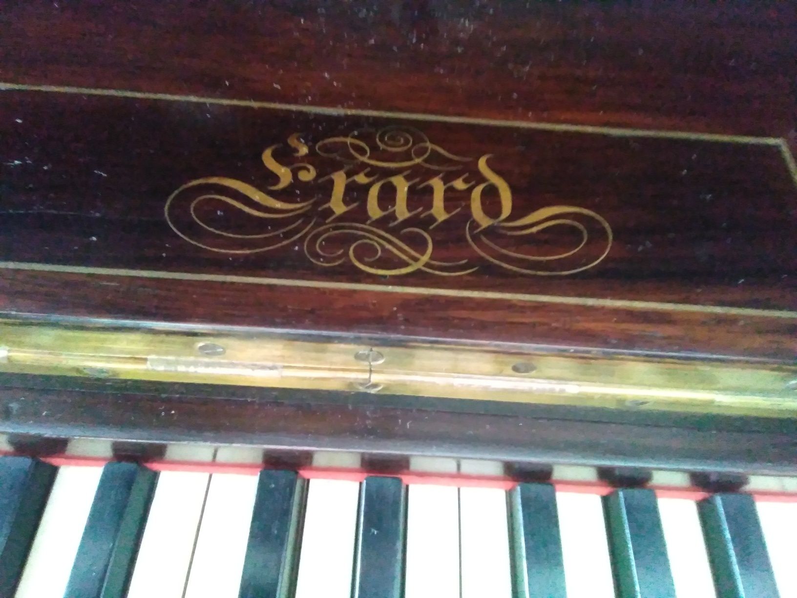 Vende- se  piano