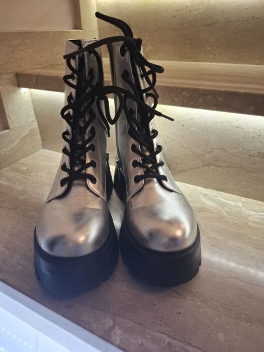 Trapery srebrne Bershka rozm37