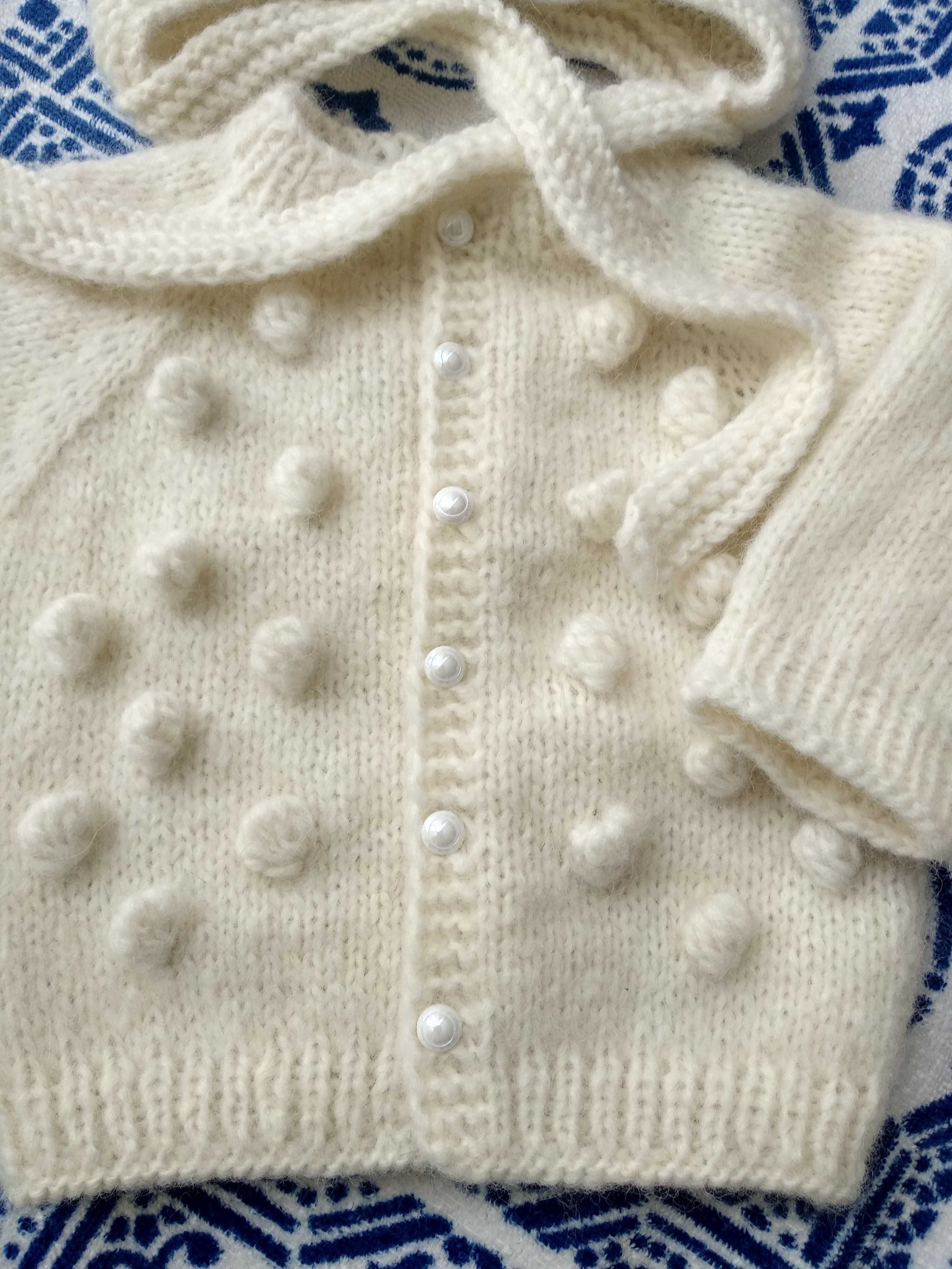 Sweterek czapeczka komplet chrzest