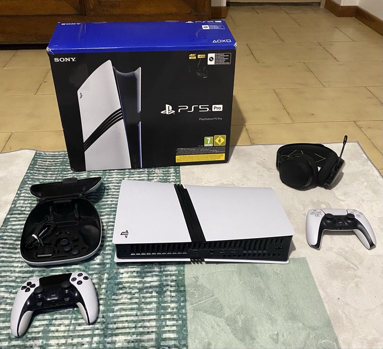 Playstation 5 pro digital 2tb + 2 comandos + 1 headset