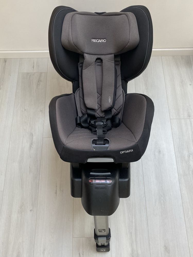 Fotelik dziecięcy RECARO Optiafix Carbon Black