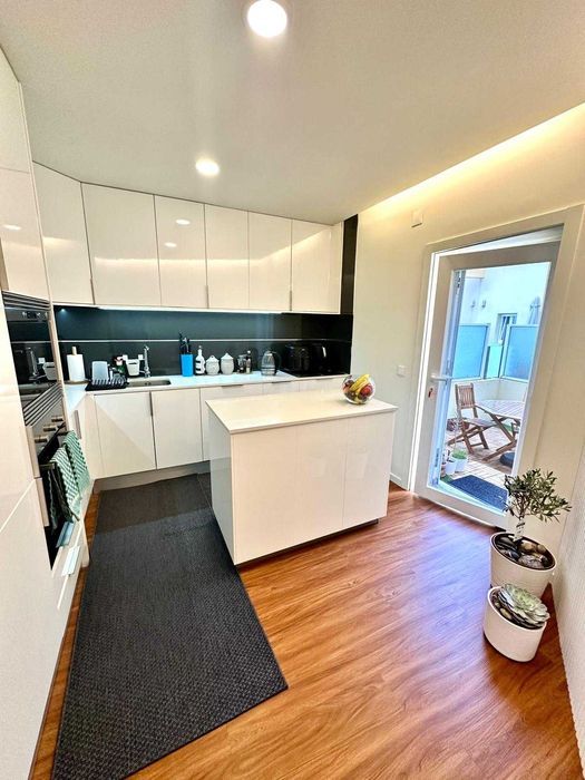Moradia Geminada V3 Renovada – Canidelo, Vila Nova de Gaia