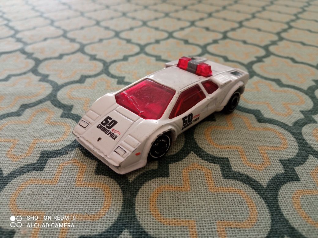 Lamborghini Countach hot wheels białe