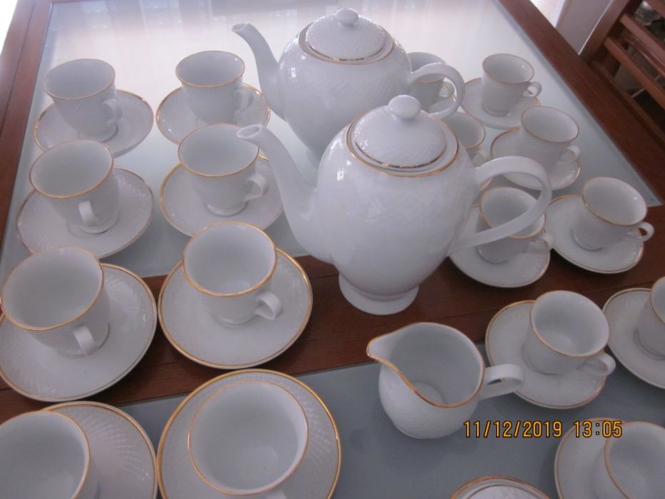 SERVIÇO VINTAGE de Chá e Café em Porcelana Royal China