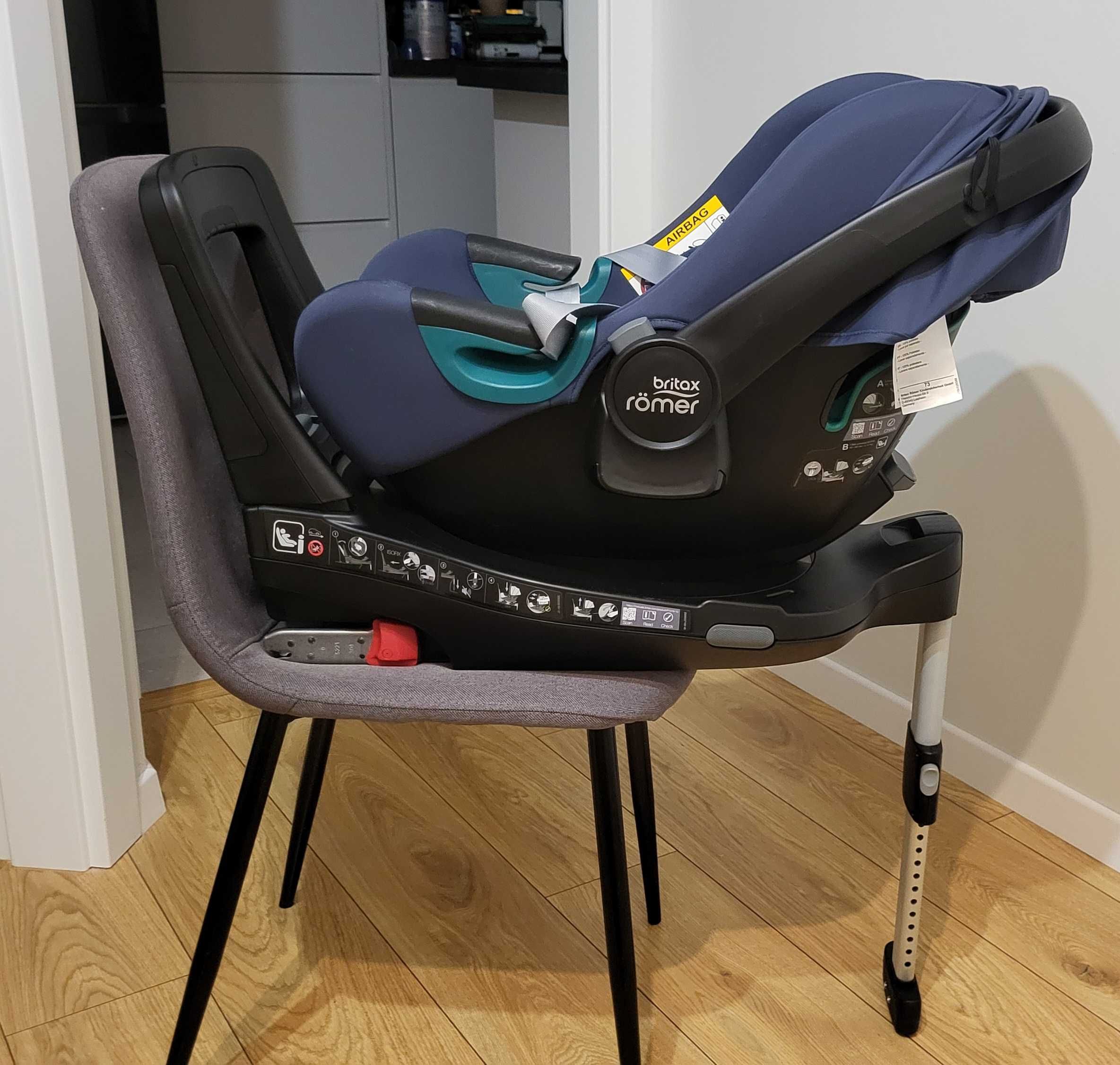 Fotelik Römer Britax Baby Safe 3 i-Size z bazą Isofix (FLEX iSENSE)