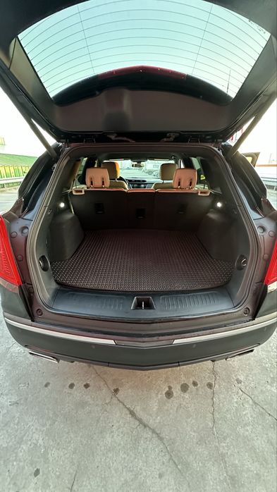 Чорний Каділлак. Пробіг 69000 км Стан нового автомобіля