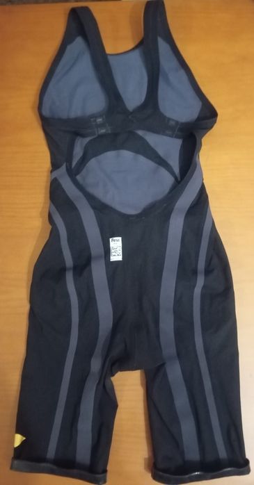 Fato de competição Arena tamanho F30 - Valor Negociável