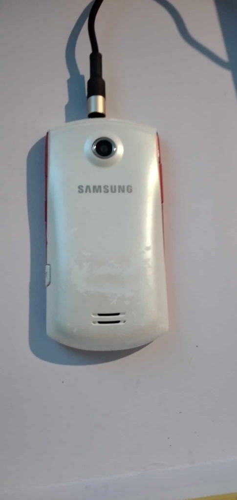 Телефон Samsung GT-s 5620