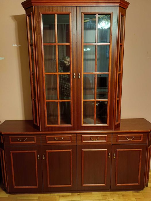 Mam do sprzedania taki zestaw 3komody i witryna