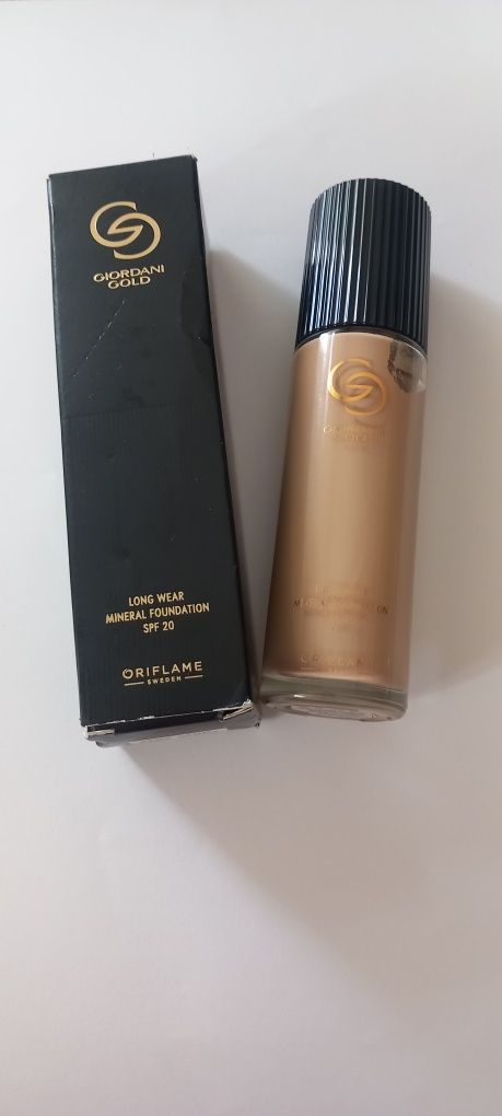 Oriflame podkład mineralny Giordani Gold