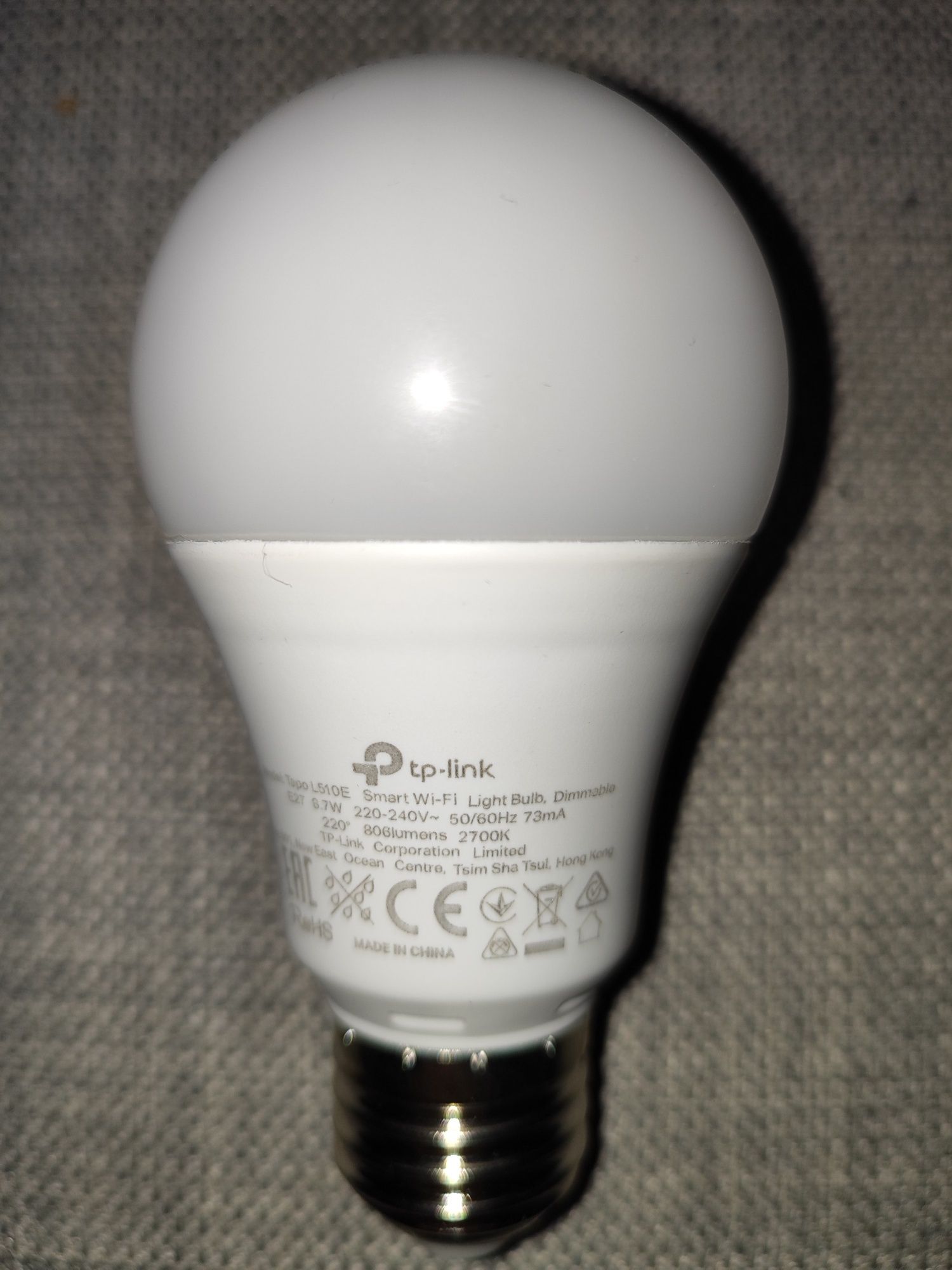 Lâmpada inteligente LED regulável WI-FI TAPO (Smart WI-FI light bulb)