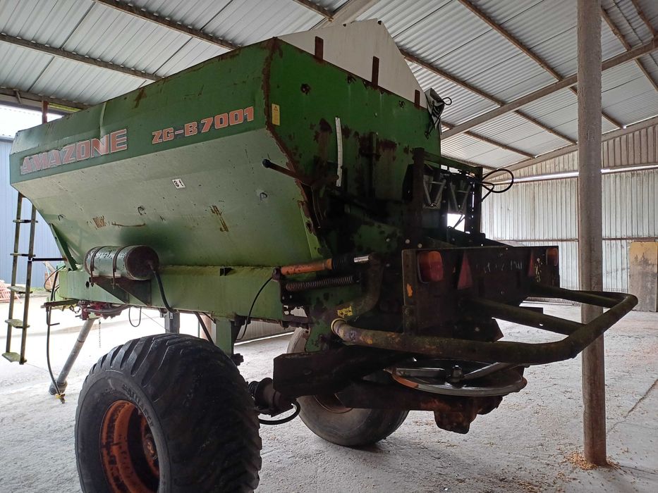 Rozsiewacz Amazone ZG-B 7001
