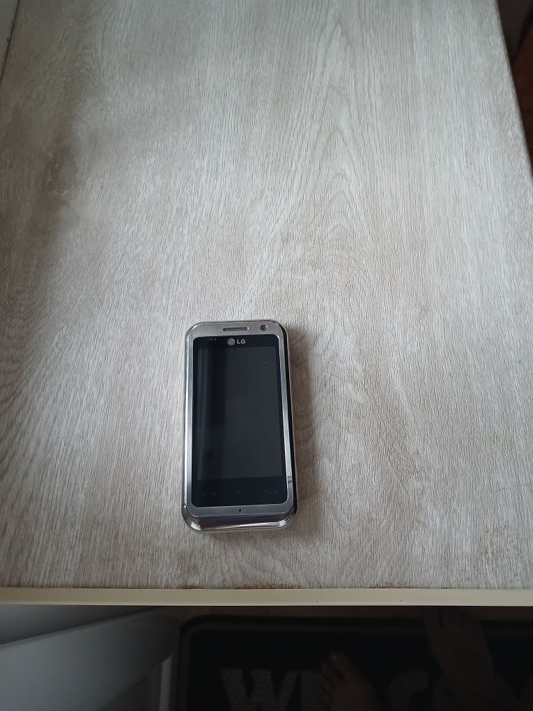 Телефон мобільний LG