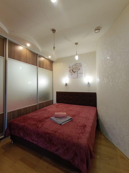 Сдам посуточно 3  комнаты квартира нагорка  рядом с больниця Мечникова