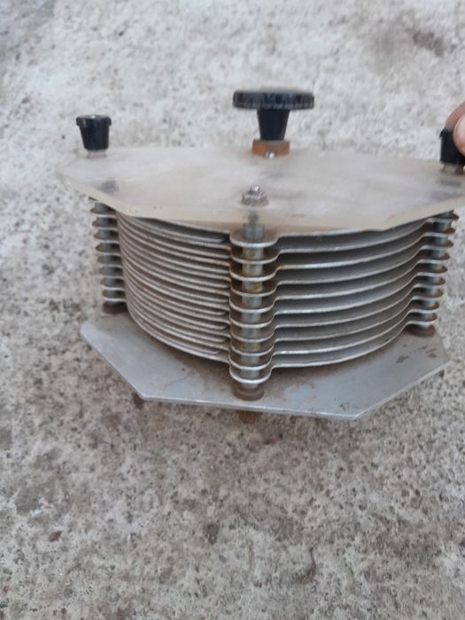 Переменний конденсатор