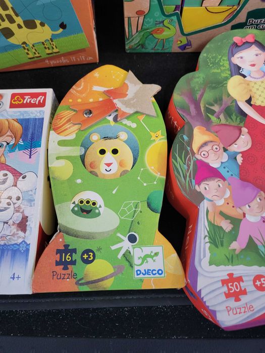 7 conjuntos de puzzles de crianças dos 2 aos 7 anos. Cada um 4€