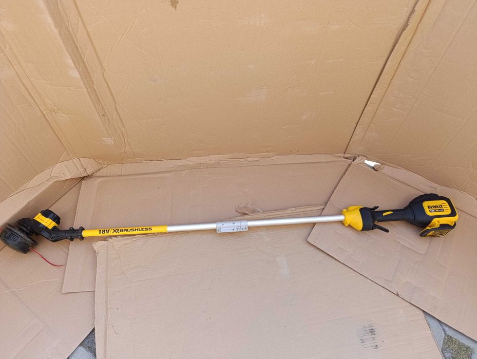 Podkaszarka akumulatorowa Dewalt DCM561PBS 18V - BODY bez aku osłony