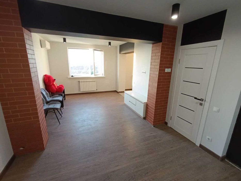 Видова 4-х кімнатна  ст. метро Індустріальна