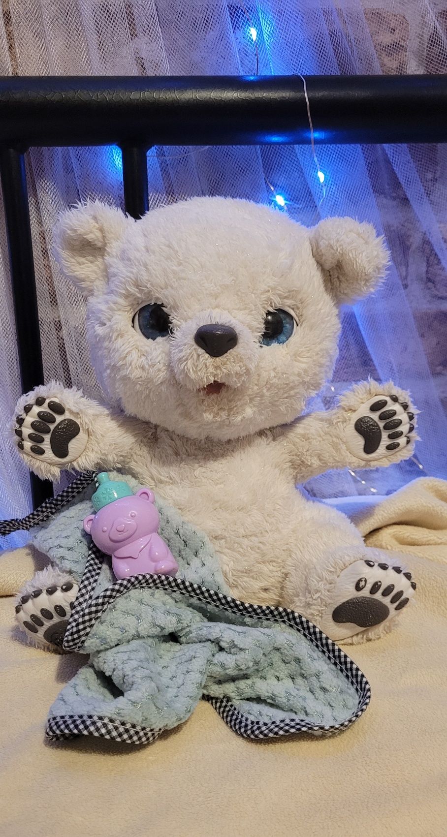 miś polarny interaktywny hasbro