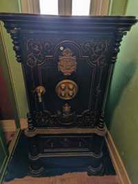 Cofre antigo com gavetão interior
