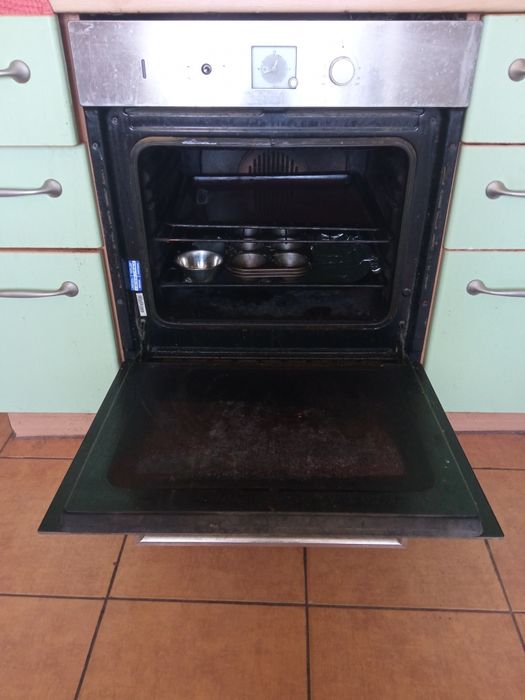Духовка электрическая Ariston..