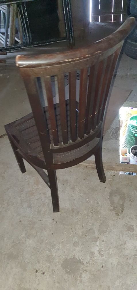 Krzesła stare solidne