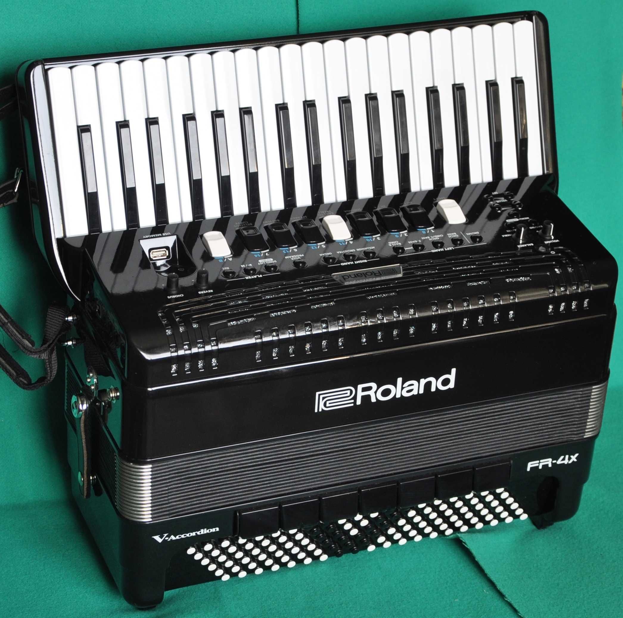 Акордеон,аккордеон електронний,італійський Роланд фр-4х, Roland fr-4x