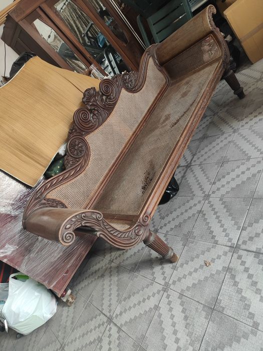 Canapé antigo para restaurar o assento