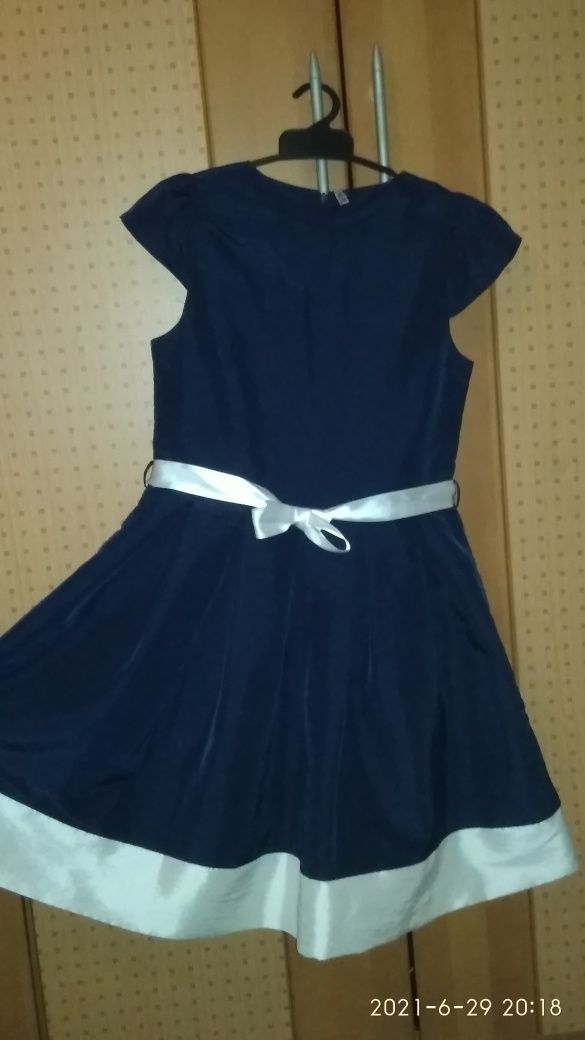 Шикарное нарядное платье на 10-13лет