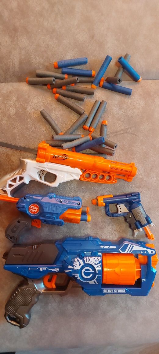 4 zabawkowe pistolety + naboje
