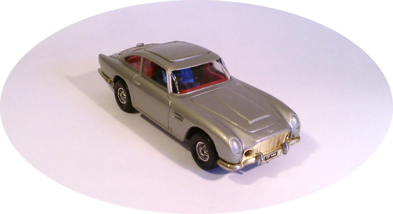 007 James Bond Aston Martin DB5 1/43 Corgi 1967