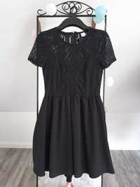 Koronkowa sukienka H&M 34 XS rozkloszowana mała czarna