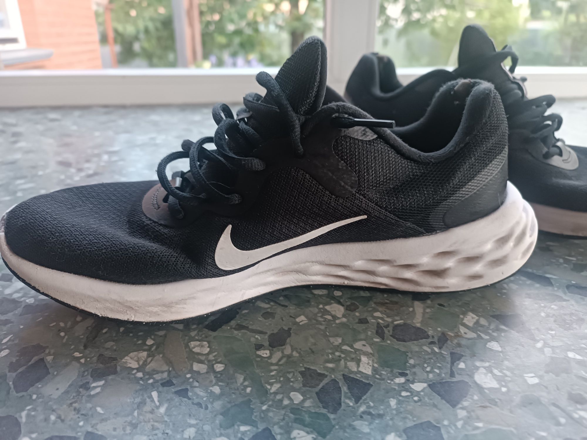 Продаю кроссовки Nike Revolution 6