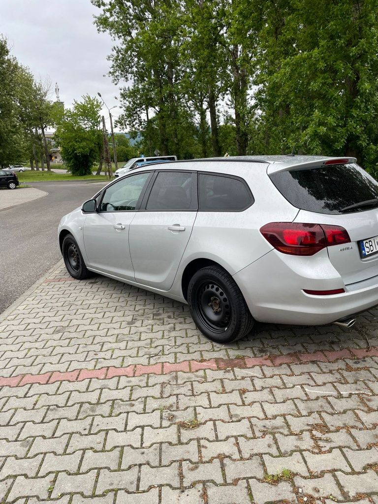 Opel Astra J  2.0 2011 R
