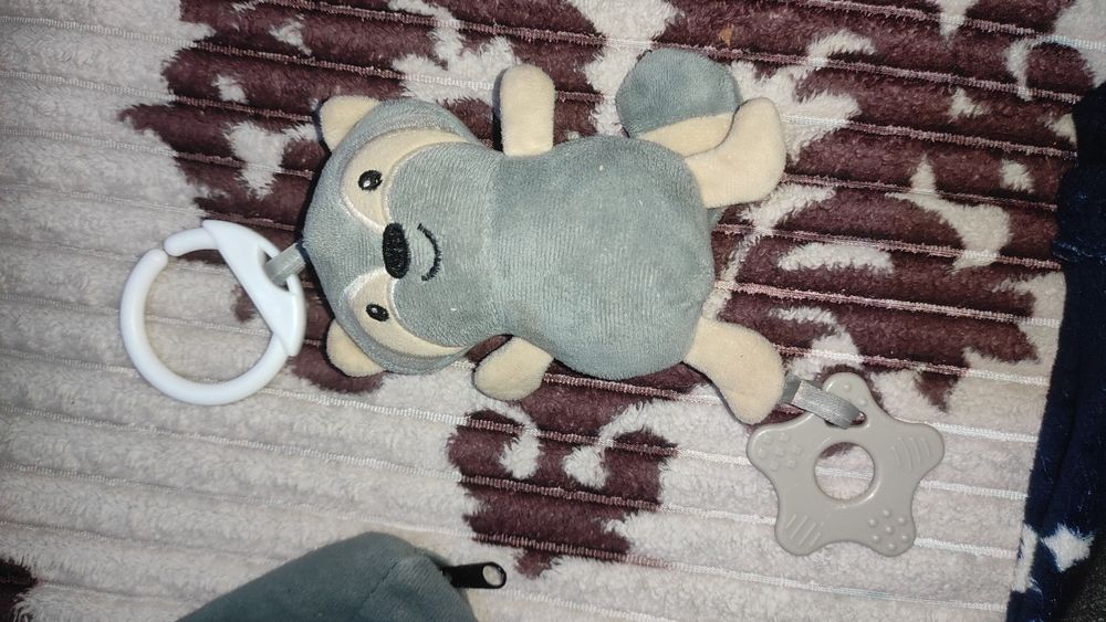 Продам музыкальну подвеску играшку