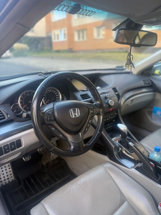 Honda Accord VIII executive 2.0 benzyna OC i przegląd 22.11.2026