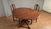 Mesa com duas cadeiras
