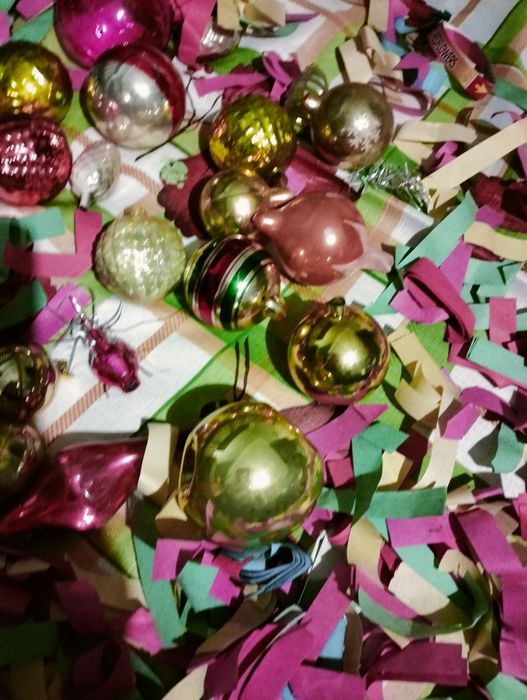 Новорічні іграшки , шари на ялинку,19 штук.