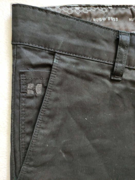 czarne dopasowane  spodnie męskie damskie uniseks Hugo Boss r. 31