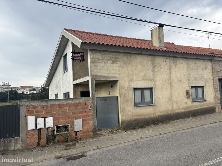 Moradia T3, terreno 2329mts2, entrada Estarreja.