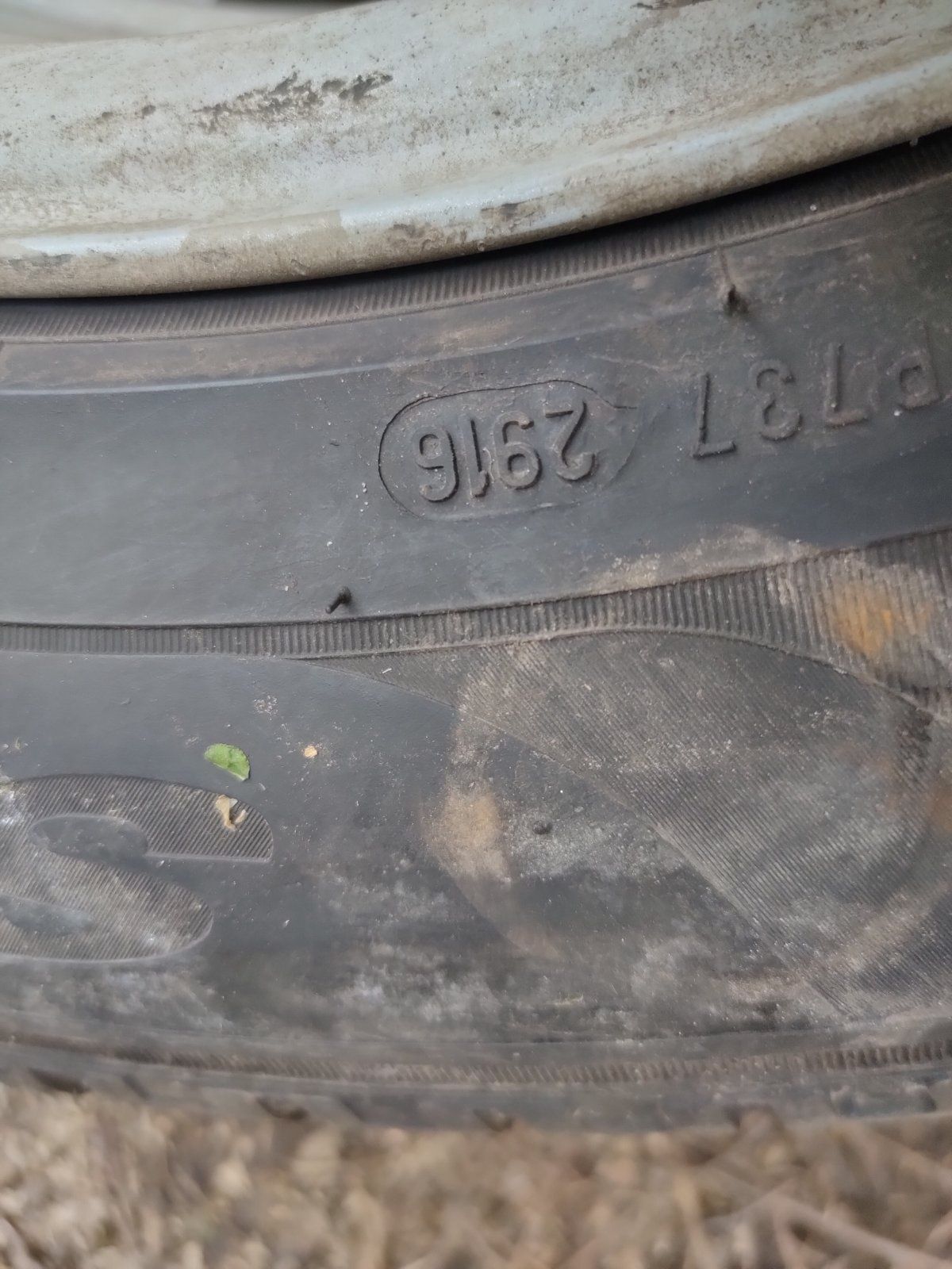 Продам гуму з дисками (Pirelli Scorpion )