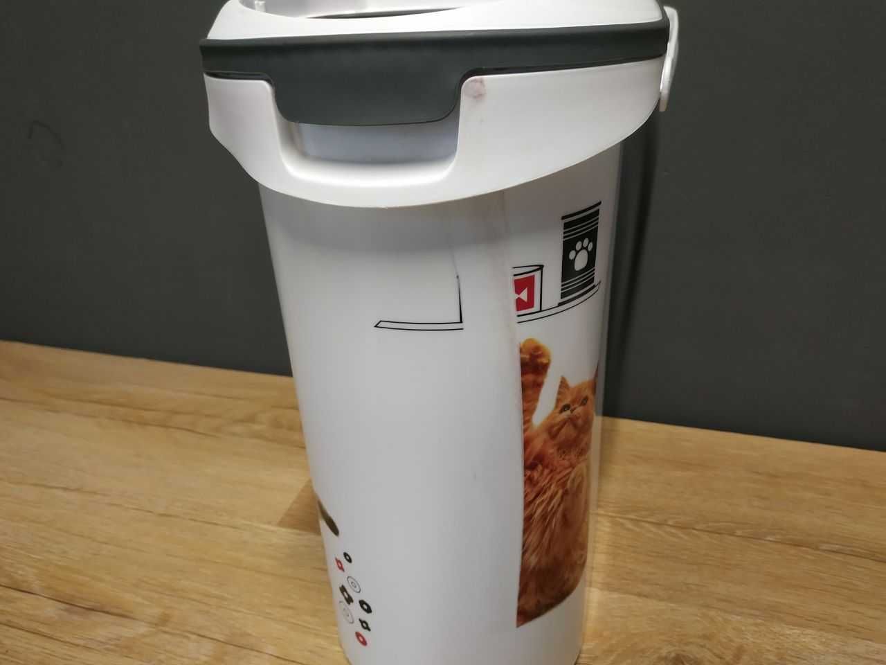Pojemnik na karmę dla kota Curver 10L 4kg, biały z uchwytem #6427