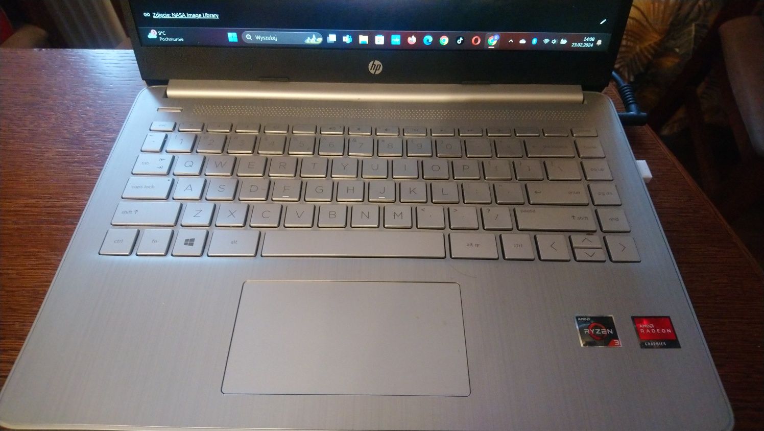 Laptop HP 14S AMD Ryzen 3 8 GB / 500 GB