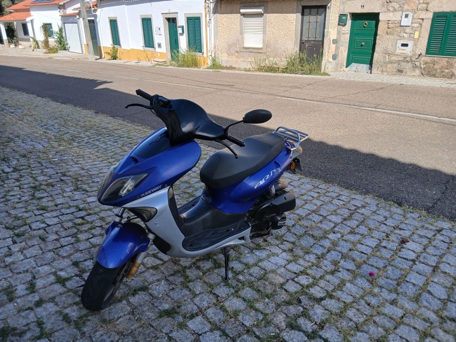 Mota scooter keeway 125cc em muito bom estado geral