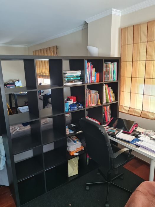 Conjunto de estante,mesa e cadeira