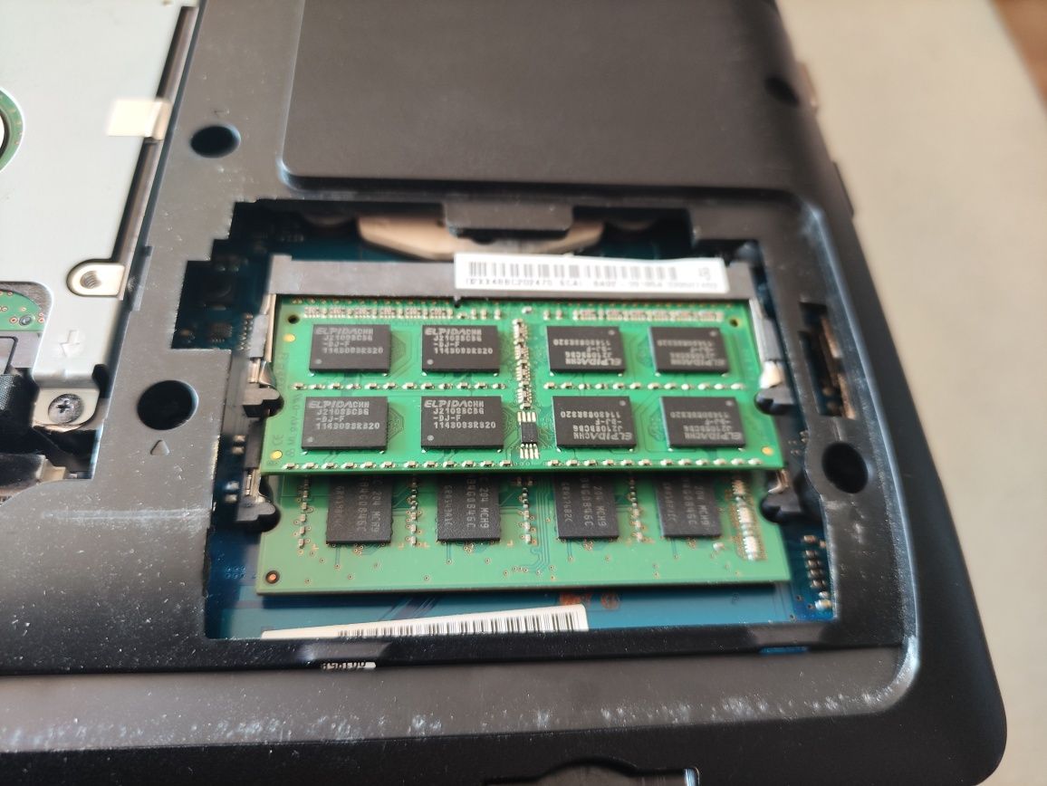 Laptop Samsung model NP300E5A-S0CPL