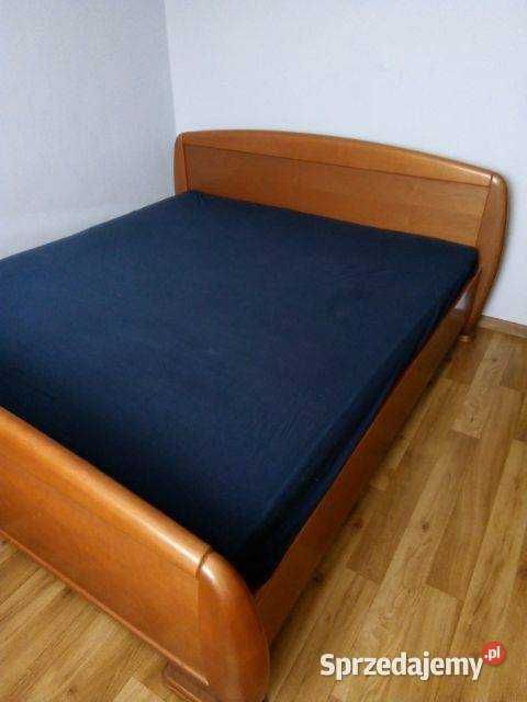Sprzedam  łóżko małżenskie drewniane z solidnym materacem