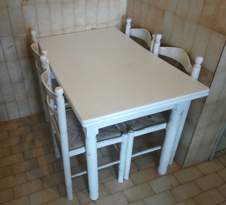Mesa + 4 cadeiras