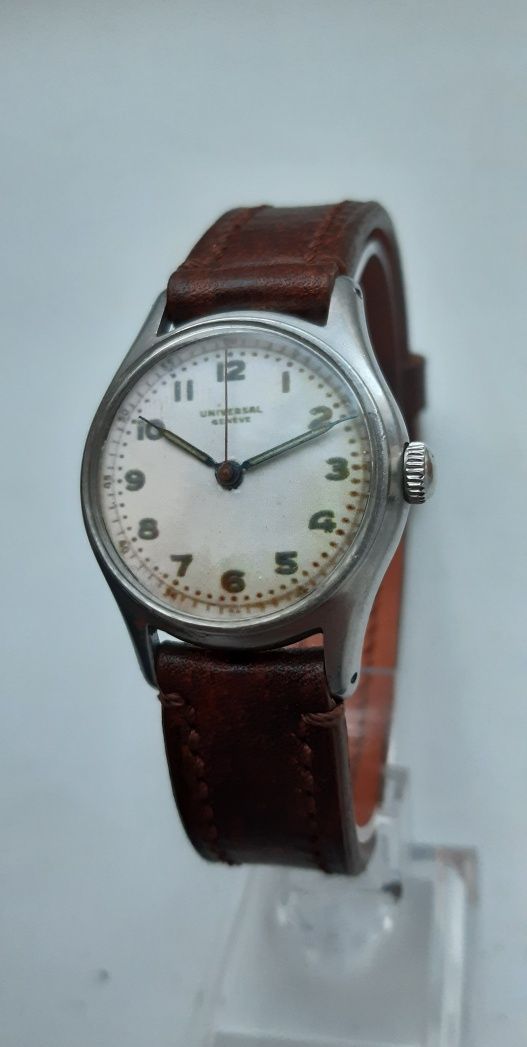 Годинник швейцарський Universal Geneve